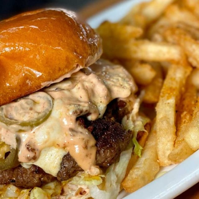 El Chori-Queso Burger.