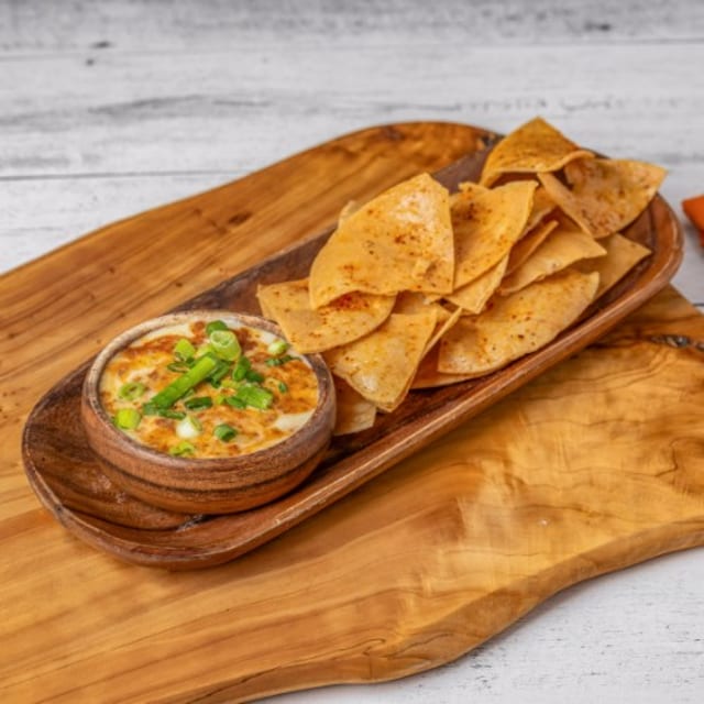 Chori-Queso Dip & Chips.